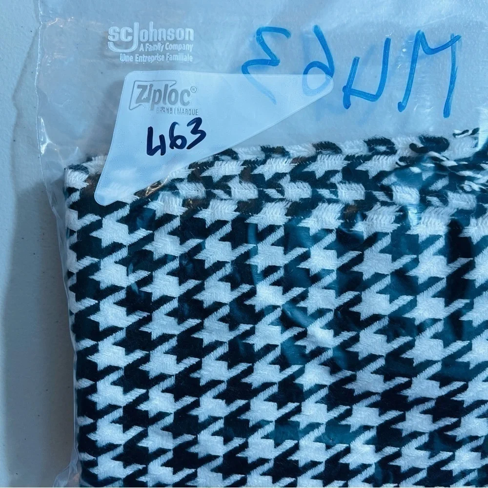 Croft & Barrow Super Soft 100% Acrylic Black and White Houndstooth Scarf